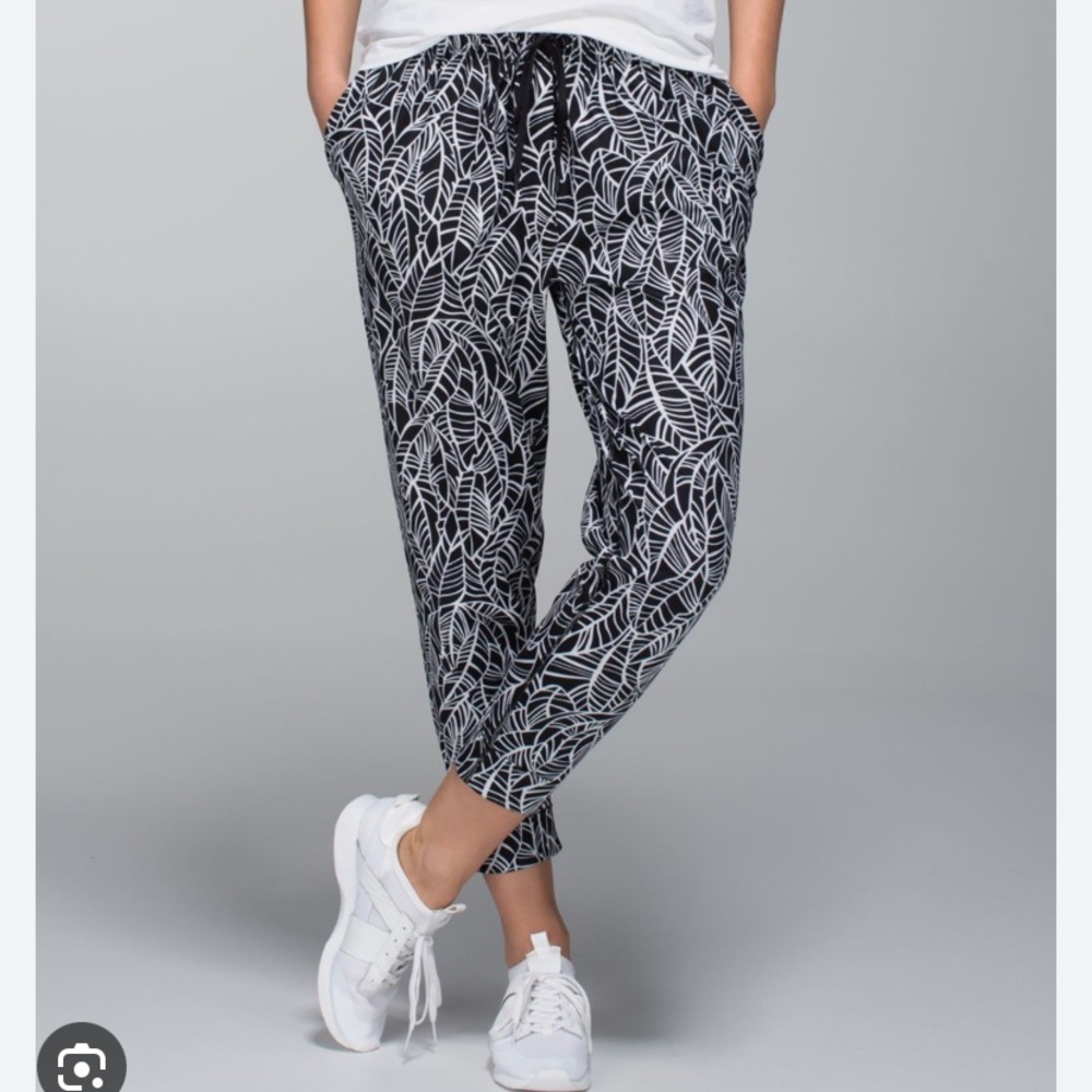 Lululemon jet crop pant size 4
